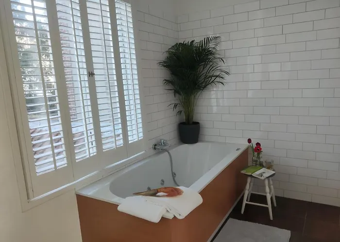 Hart לינה וארוחת בוקר 3*